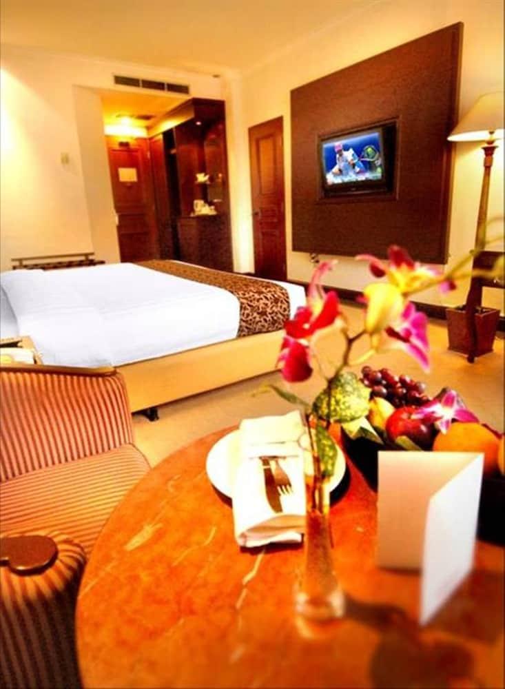 Arion Suites Hotel Bandung Exterior photo