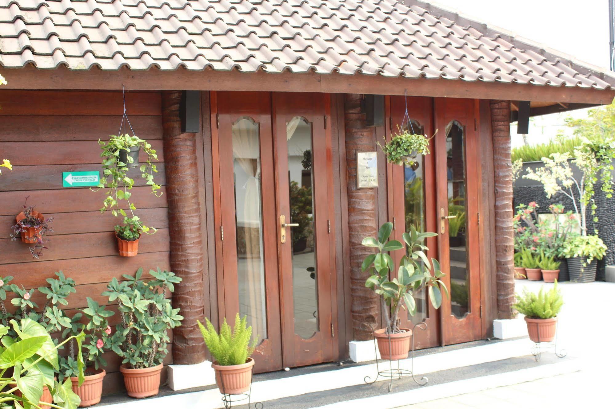 Arion Suites Hotel Bandung Exterior photo
