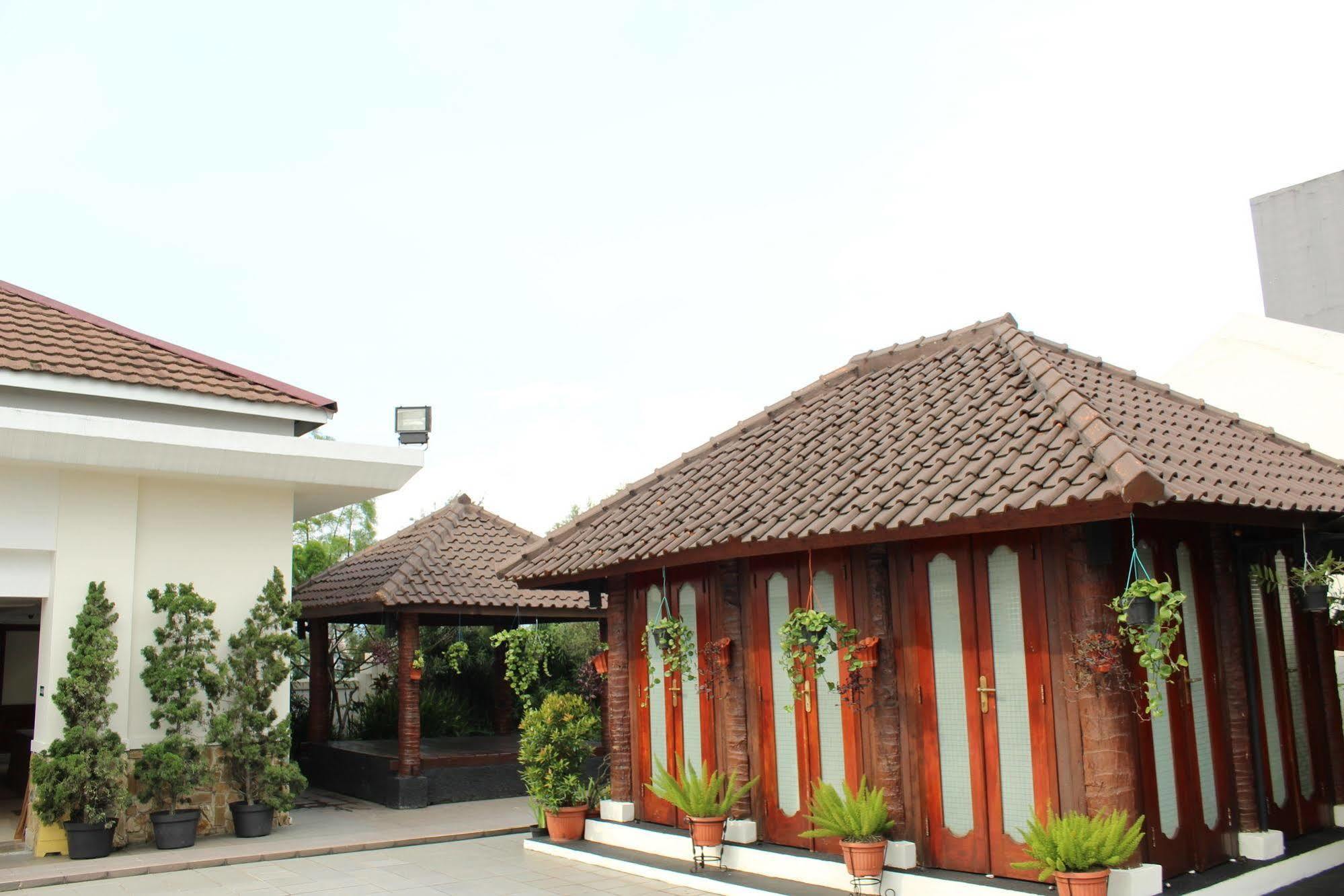 Arion Suites Hotel Bandung Exterior photo